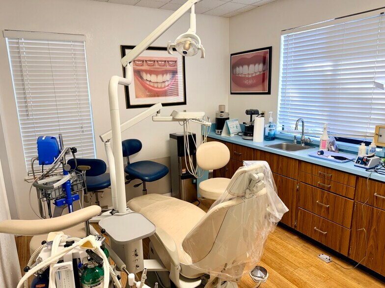 More Photos Of 146 Harder Rd, Hayward Medical For Sale