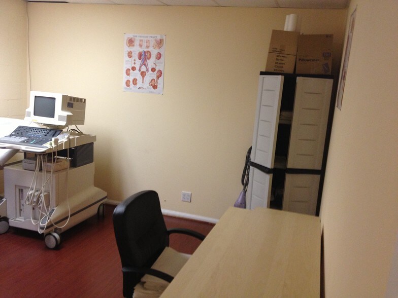 More Photos Of 912-914 S Victory Blvd, Burbank Storefront Retail Office For Lease
