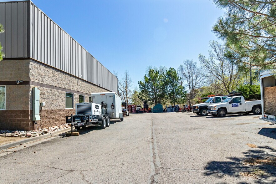 More Photos Of 15534 E Hinsdale Cir, Centennial Light Distribution For Lease