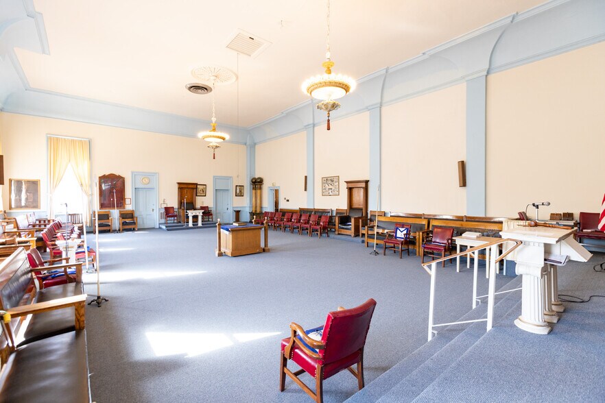 More Photos Of 311 Union St, The Dalles Restaurant For Sale