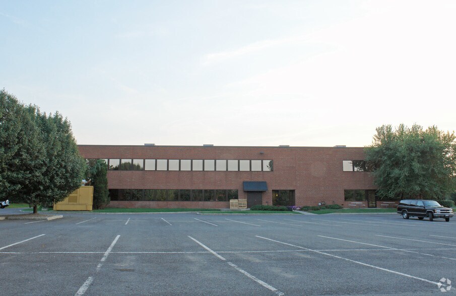 More Photos Of 17 Columbia Cir, Albany Office For Sale