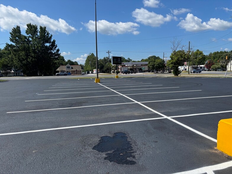 More Photos Of 1234-1246 Us Highway 70 SW, Hickory Unknown For Lease