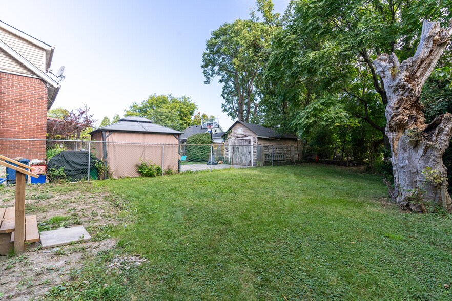 More Photos Of 738 Brock St, Windsor Multifamily For Sale