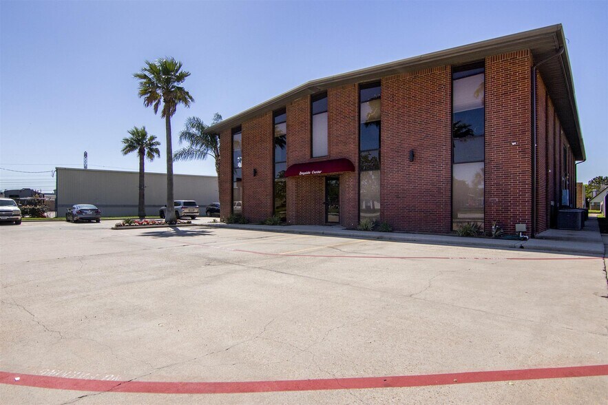 More Photos Of 601 Cien Rd, Kemah Unknown For Lease