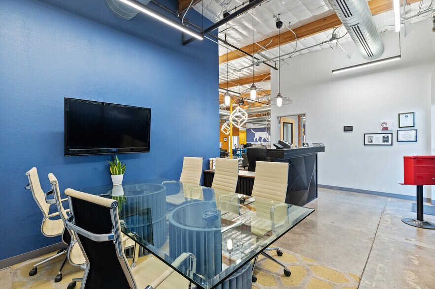 More Photos Of 2410 W Royal Palm Rd, Phoenix Light Manufacturing For Sale