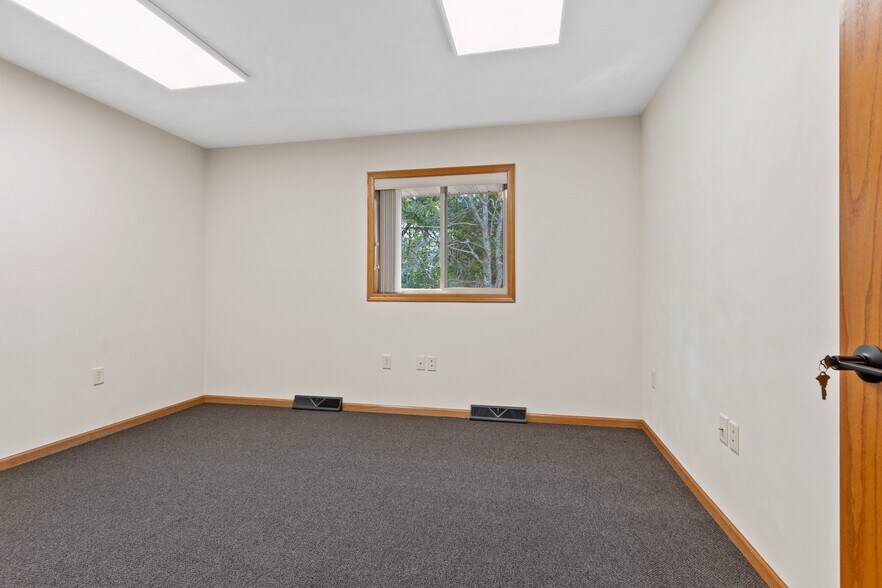 More Photos Of 3210 Post Rd, Stevens Point Office For Lease