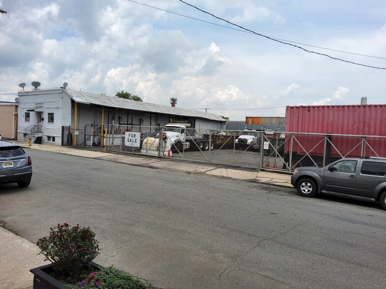 Primary Photo Of 38 Esther St, Newark Service For Sale