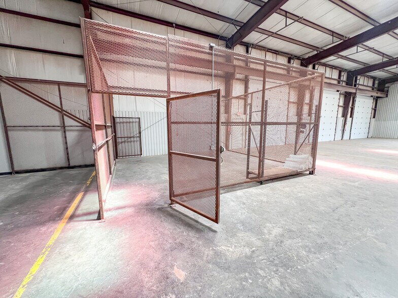 More Photos Of 8511 W Interstate 20, Midland Warehouse For Lease