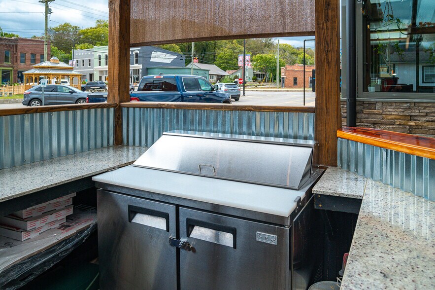 More Photos Of 106 Northside Sq, Petersburg Restaurant For Sale