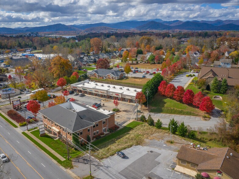 More Photos Of 1985 Hendersonville Rd, Asheville Office For Lease
