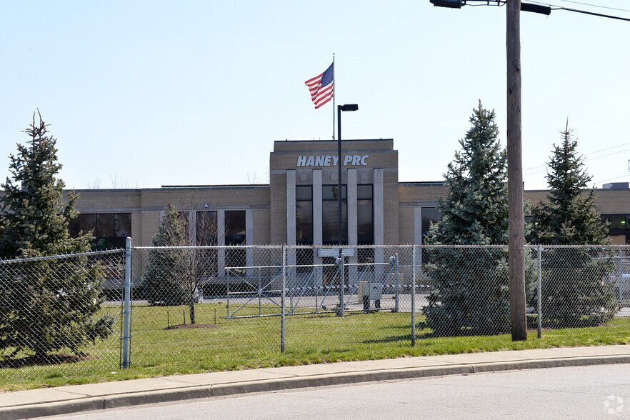 More Photos Of 5657 Wooster Pike, Fairfax Warehouse For Sale