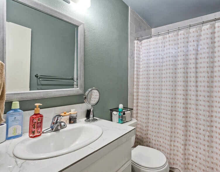 More Photos Of 2020 S Dora St, Ukiah Apartments For Sale