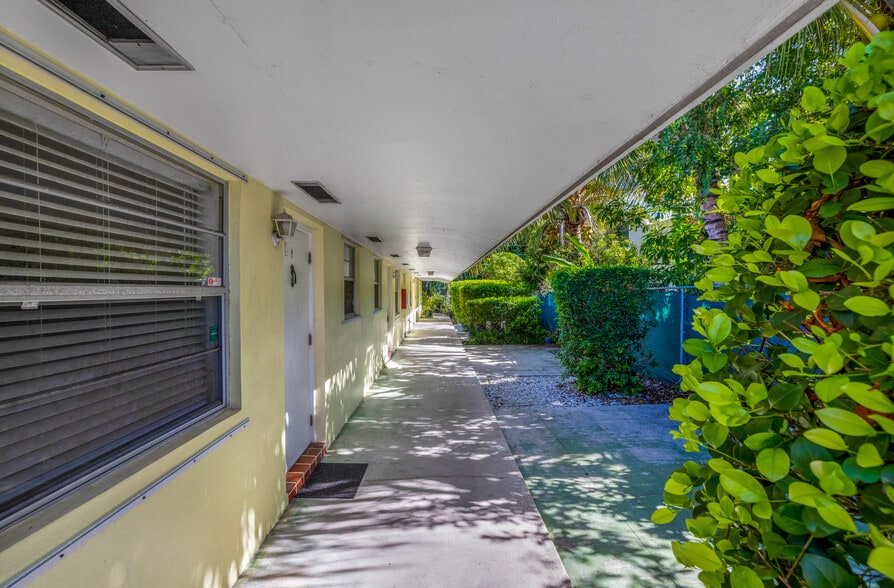More Photos Of 1008 18th Ave N, Lake Worth Beach Apartments For Sale
