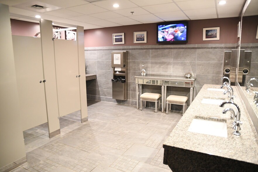 More Photos Of 289 Elm St, Marlborough Warehouse For Lease