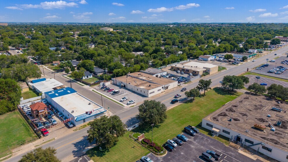 More Photos Of 3605 McCart Ave, Fort Worth Distribution For Lease