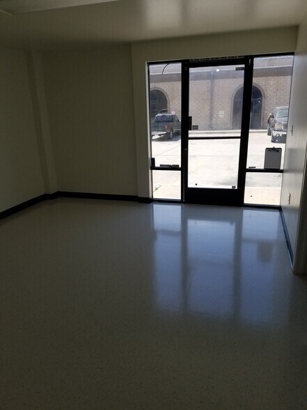 More Photos Of 1345 N Fitzgerald Ave, Rialto Warehouse For Lease