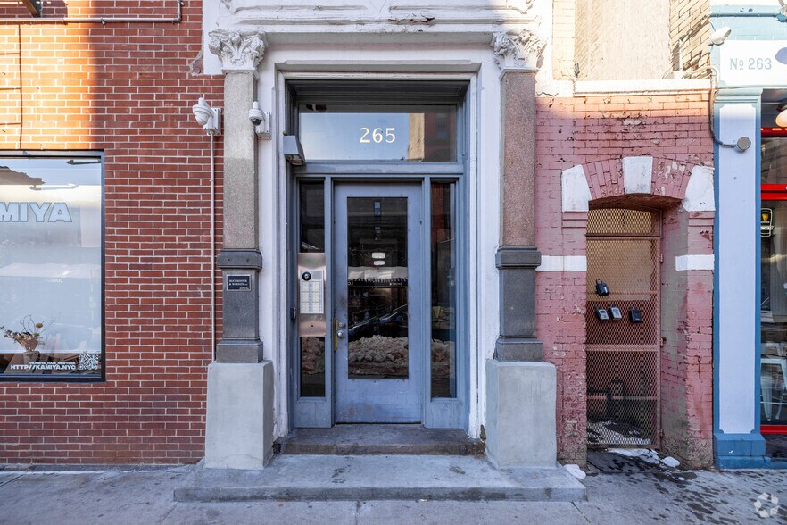 More Photos Of 180 8th Ave, New York Apartments For Lease