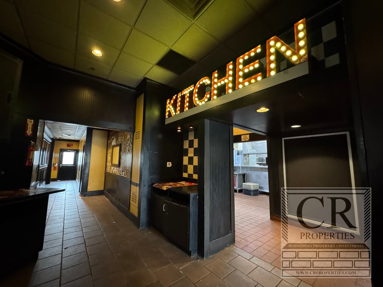 More Photos Of 23 Crystal Run Xing, Middletown Restaurant For Lease