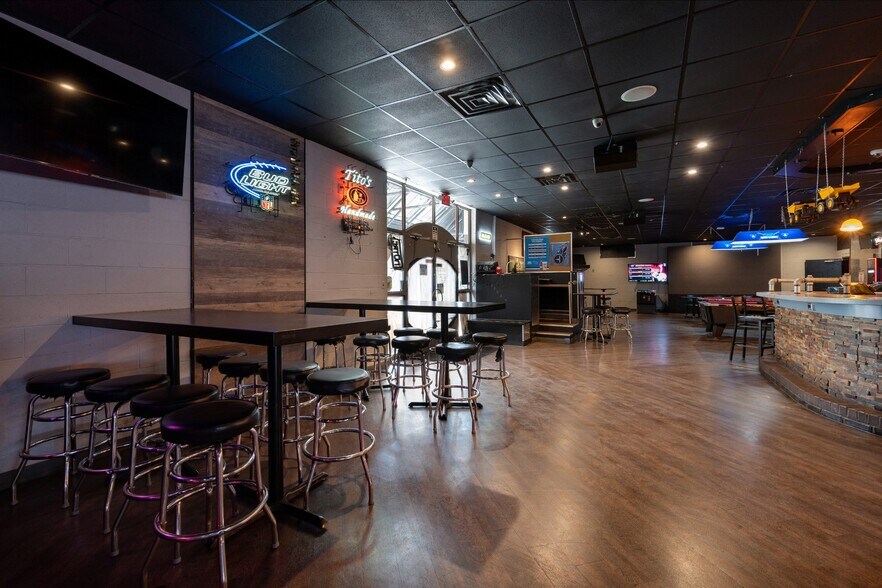 More Photos Of 3248 Blackwood Dr, Nashville Bar For Sale