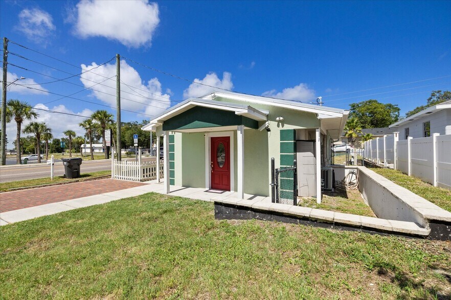 Primary Photo Of 6511 Main St, New Port Richey Office For Sale