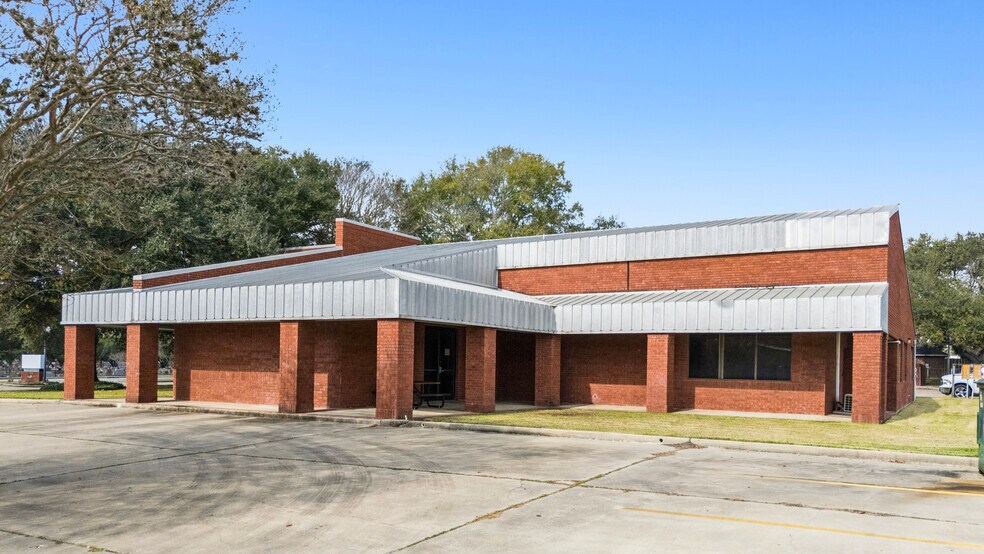 More Photos Of 4502 N Laurent St, Victoria Medical For Sale