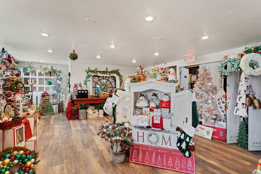 More Photos Of 1521 Willms Rd, Elk Lodge Meeting Hall For Sale