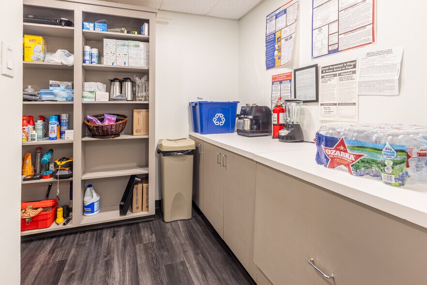 More Photos Of 8020 Westglen Dr, Houston Office For Lease