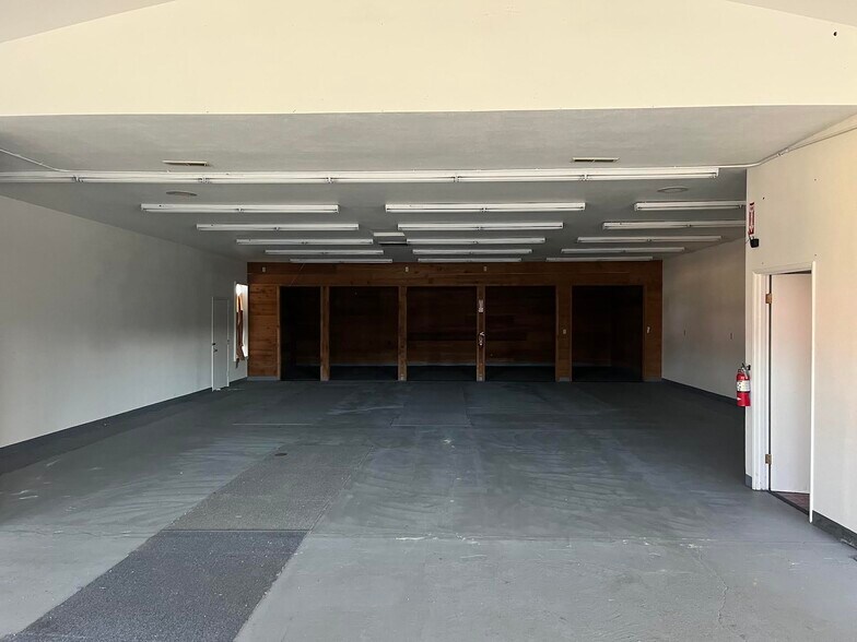 More Photos Of 1195 Newmark Ave, Coos Bay Storefront Retail Residential For Lease