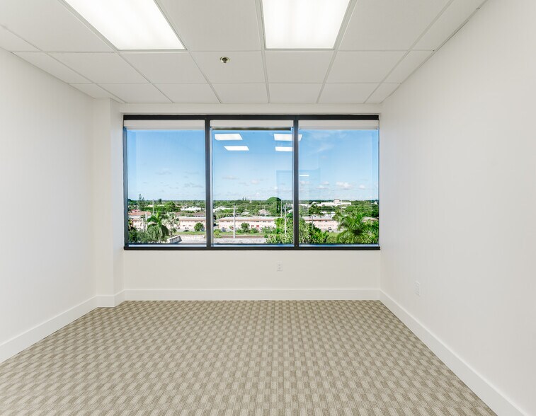More Photos Of 40 SE 5th St, Boca Raton Office For Lease