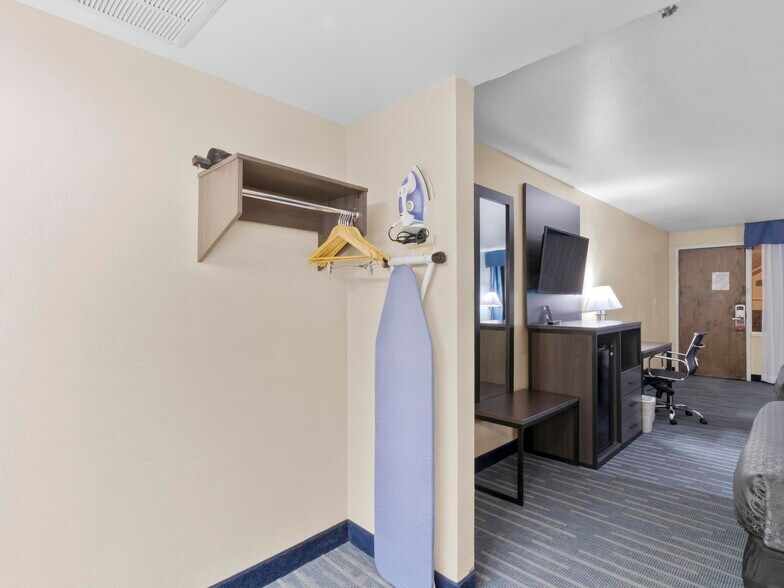 More Photos Of 850 S Bluff St, St George Hotel For Sale
