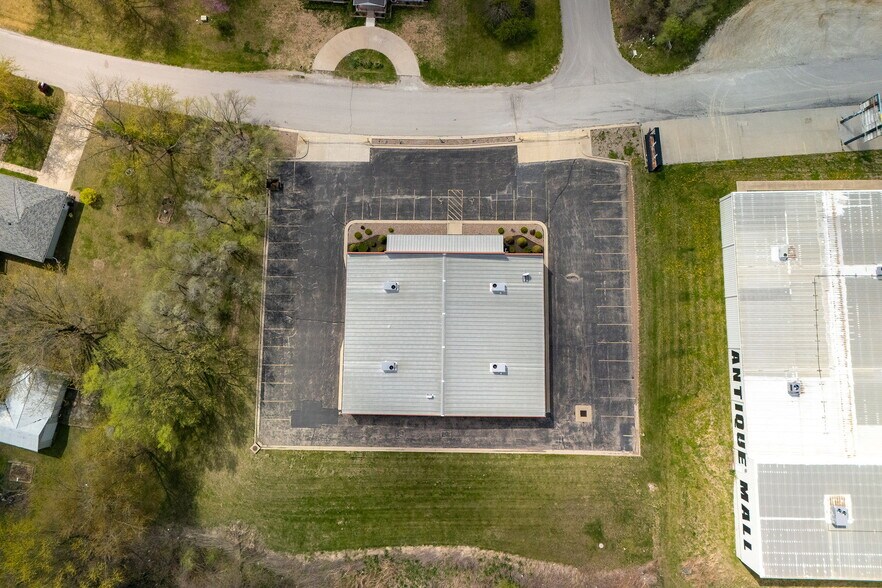 More Photos Of 12819 Country Pl, Saint Joseph Office For Lease