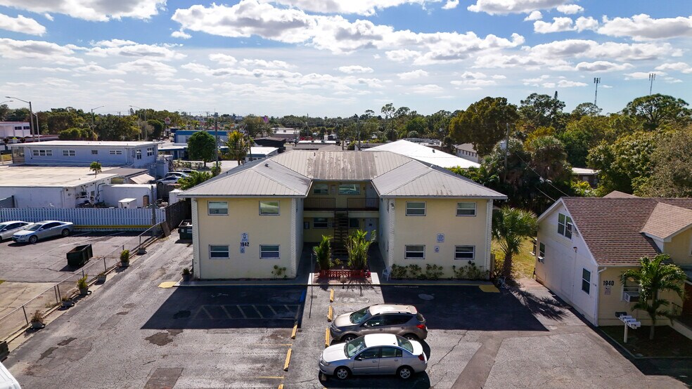 More Photos Of 1940-1942 Passaic Ave, Fort Myers Apartments For Sale