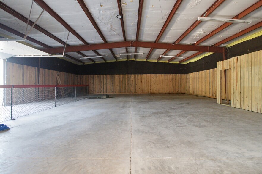 More Photos Of 1398 S Valley Rd, West Plains General Retail For Sale
