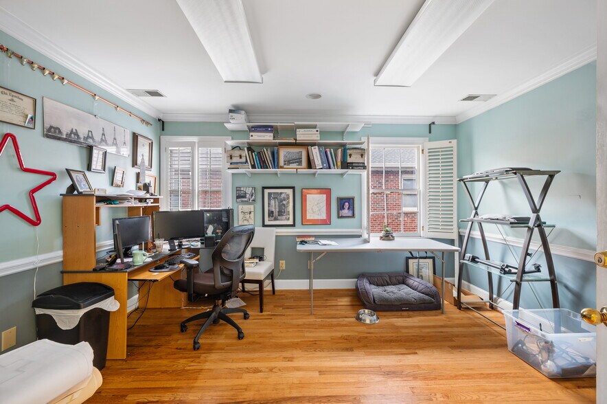 More Photos Of 4728 Park Rd, Charlotte Coworking Space