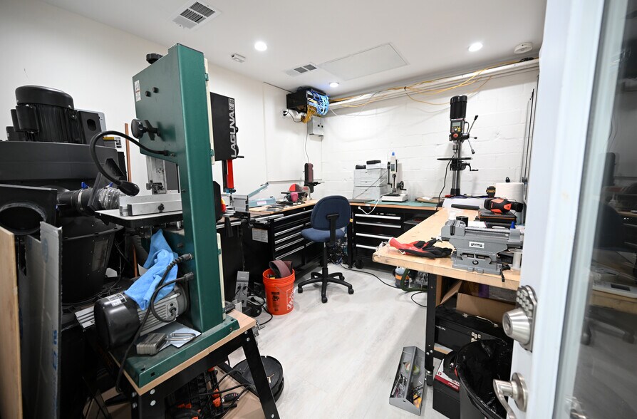 More Photos Of 145 Sheldon St, El Segundo Manufacturing For Lease