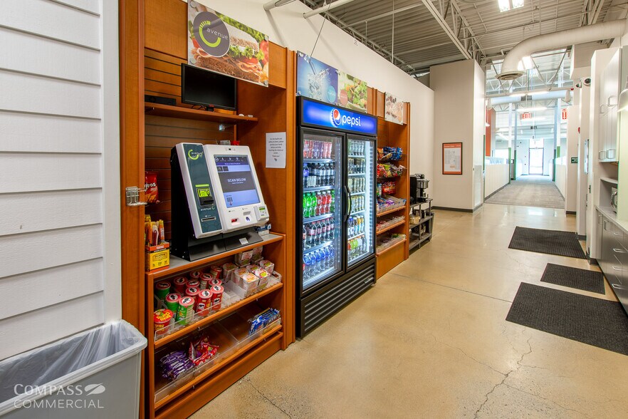 More Photos Of 2999 SW 6th St, Redmond Office For Lease