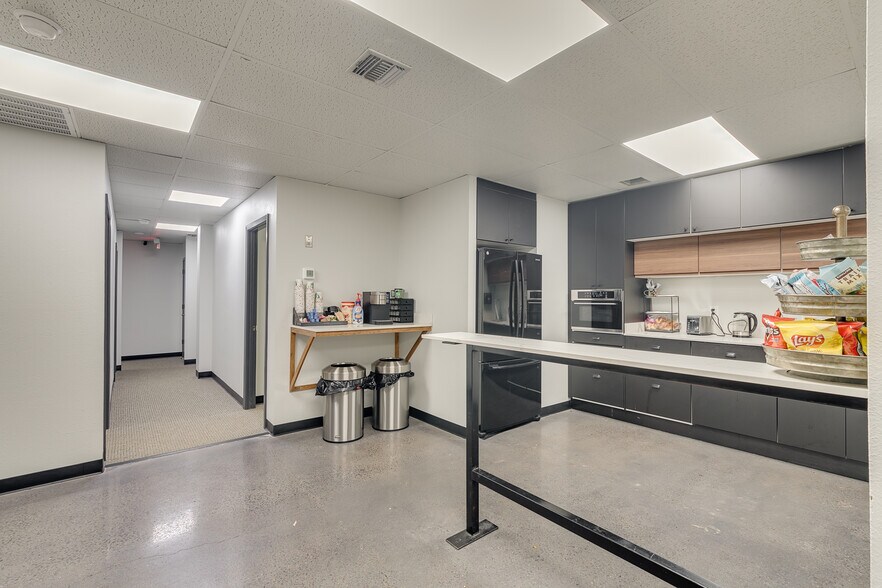 More Photos Of 4925 Davis Blvd, Fort Worth Office For Lease
