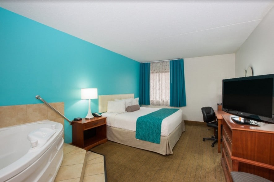 More Photos Of 1101 N Green River Rd, Evansville Hotel For Sale