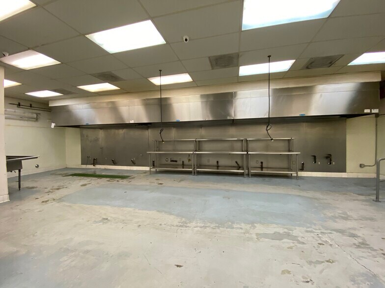 More Photos Of 5200 W Washington Blvd, Los Angeles Flex For Lease