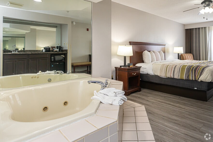 More Photos Of 13900 Wilfred Seymour Rd, Ocean Springs Hotel For Sale