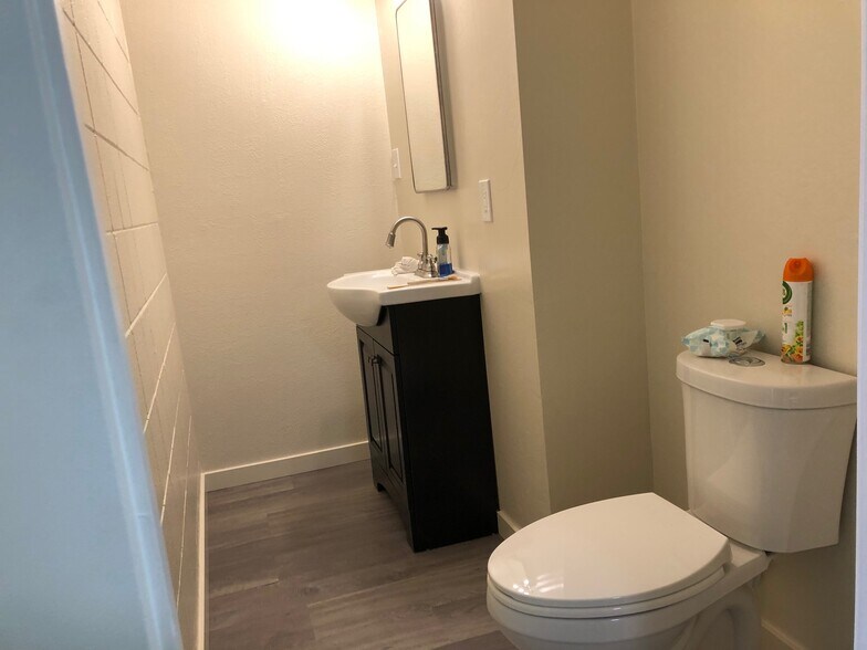 More Photos Of 1038 4th St, Santa Rosa Office For Sale