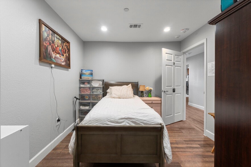 More Photos Of 1930 River Falls Dr, Kingwood Assisted Living For Sale