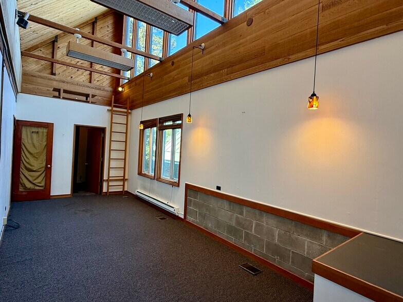 More Photos Of 1158 High St, Eugene Office For Lease