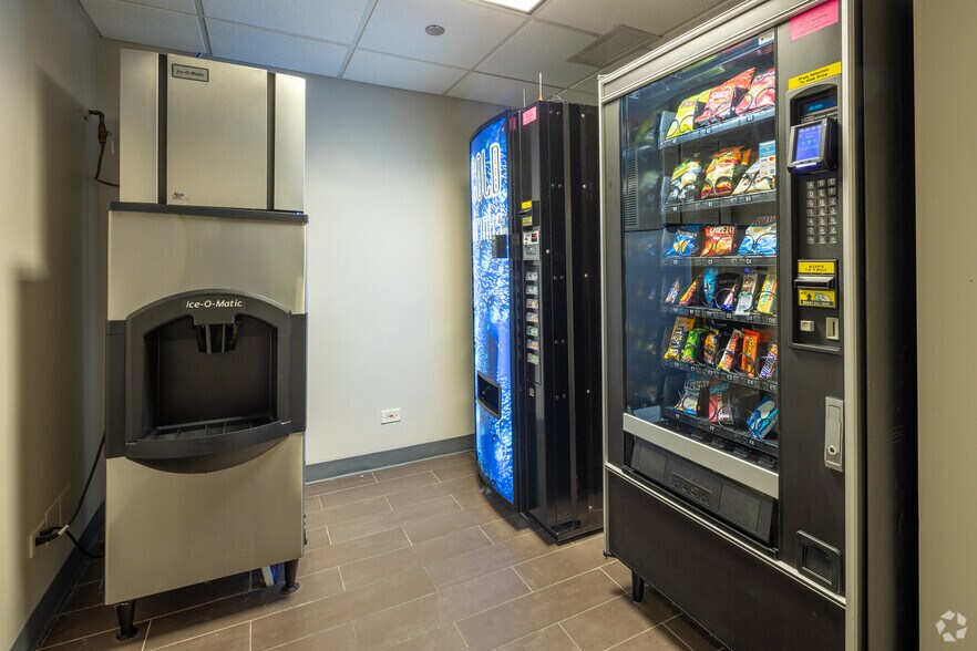 More Photos Of 640 N Wabash Ave, Chicago Hotel For Sale