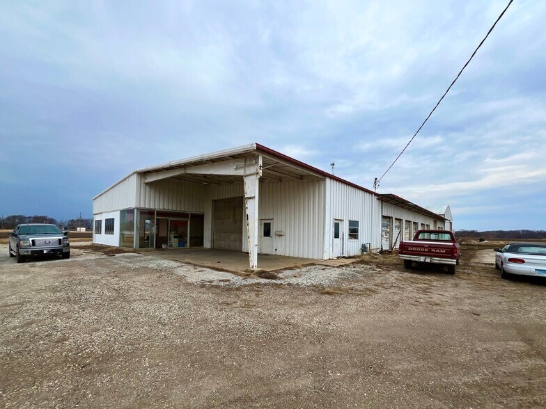 More Photos Of 125 Barlow Rd, Farmington Distribution For Sale