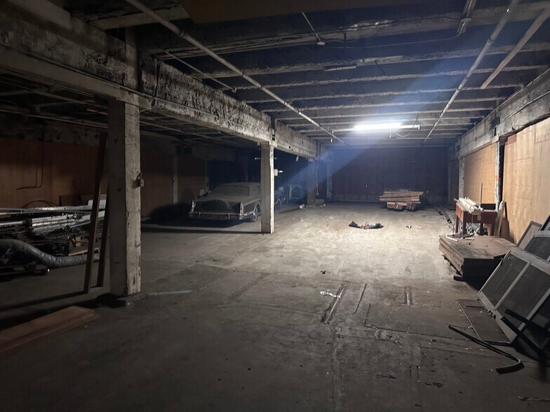 More Photos Of 2506 NE Multnomah St, Portland Warehouse For Sale