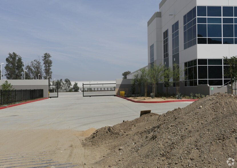 More Photos Of 15996 Jurupa Ave, Fontana Distribution For Lease
