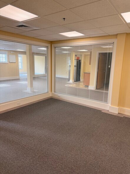 More Photos Of 10 New Driftway, Scituate Medical For Lease