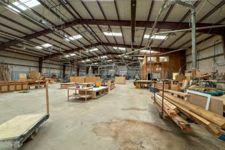 More Photos Of 1850 N Stemmons St, Sanger Warehouse For Sale