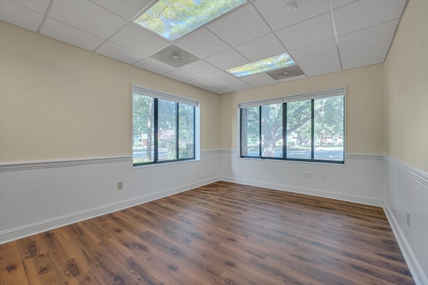 More Photos Of 1904 Front St, Durham Medical For Lease